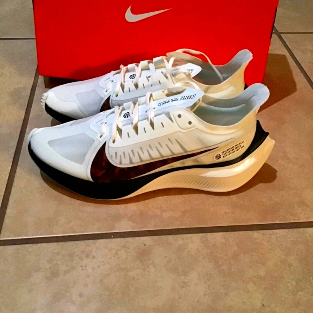COPY - Like new Nike Zoom Gravity...